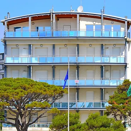Sunbeach Apartment *