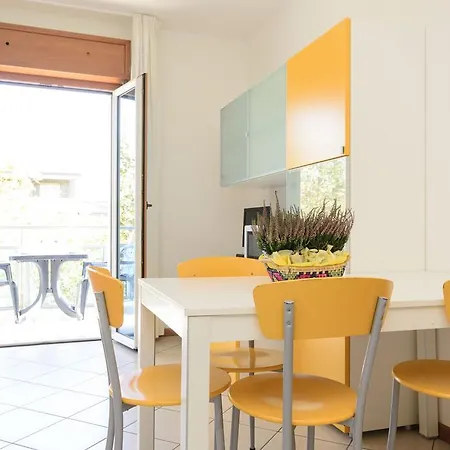 Sunbeach Apartment *